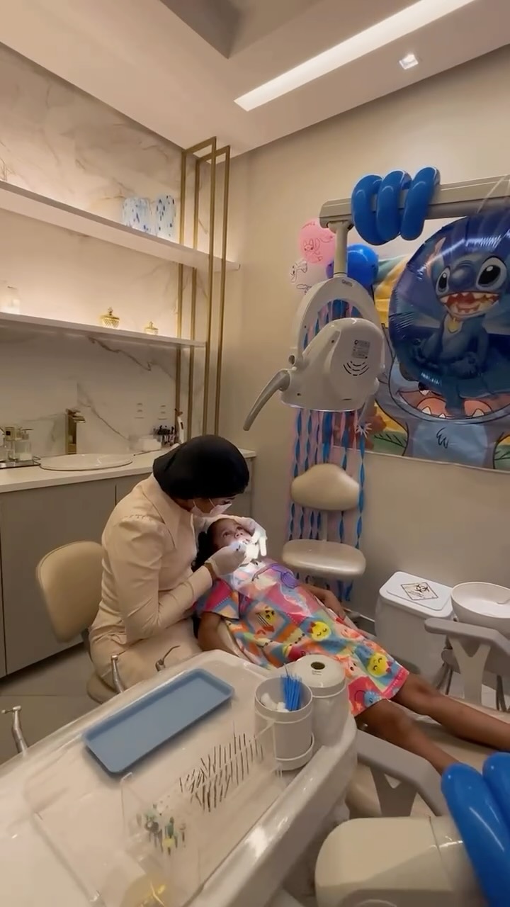 Atendimento pediátrico na clínica da Dra. Thaís
